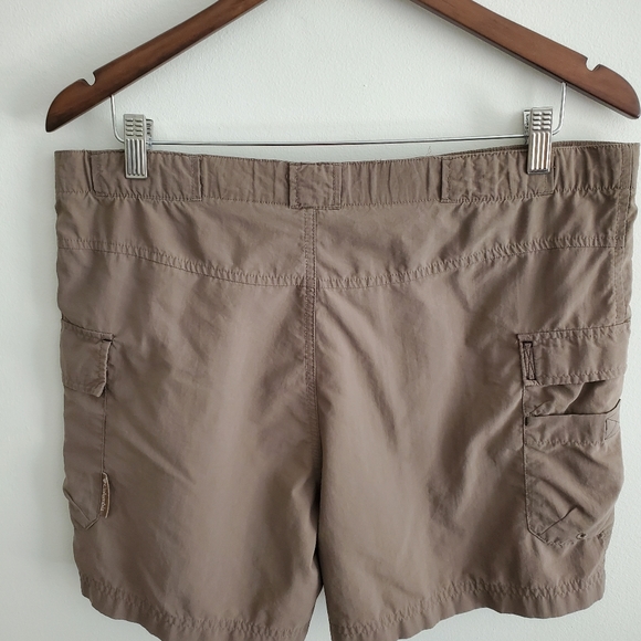 Columbia cargo shorts for hiking and outdoor activities. Dark green,Womens Small - Picture 2 of 8